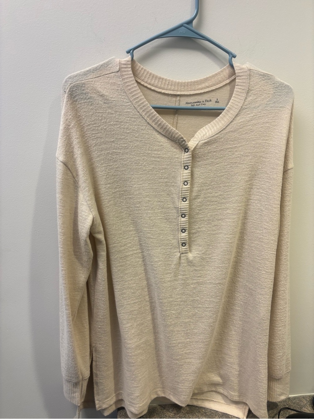 Abercrombie & Fitch Light Cream Henley Long-Sleeve Top